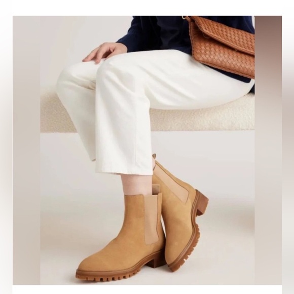 Quince Women's
Suede Chelsea Boot Size 8
Desert Tan Lug‎ Sole New - Picture 4 of 5